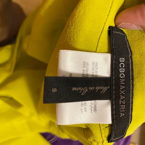 BCBGMaxAzria Vibrant 100% Silk Lemongrass Yellow V-Neck - Picture 11 of 14